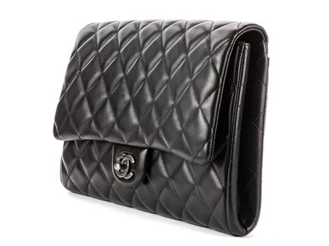 chanel clutch flap